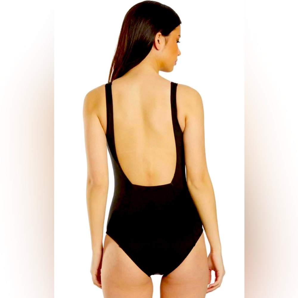 New-Nike swimsuit - Picture 2 of 6